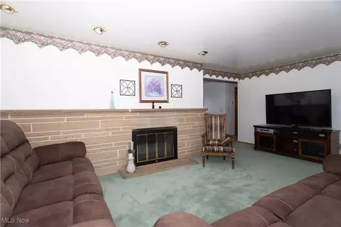Living - 6989 Rolling Ridge Rd NE, Canton, OH 44721 photo 2 of 3