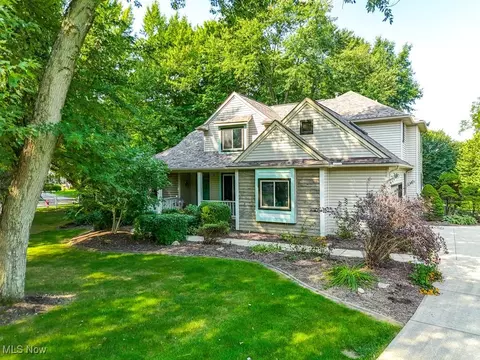 11662 Dunham Rd, Sagamore Hills, OH 44067