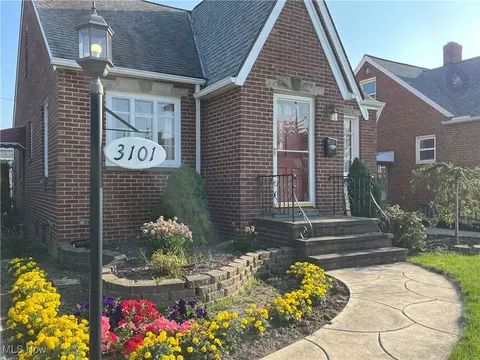 3101 Brookview Blvd, Cleveland, OH 44134 photo 2