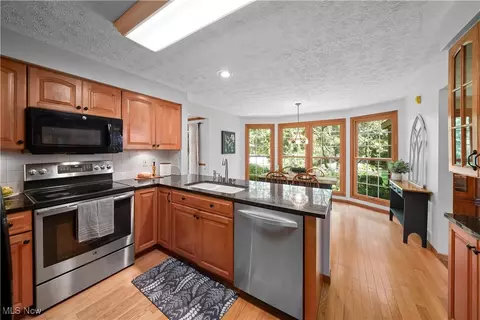 295 S Pine Ct, Aurora, OH 44202 photo 8
