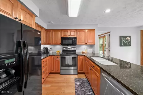 295 S Pine Ct, Aurora, OH 44202 photo 9