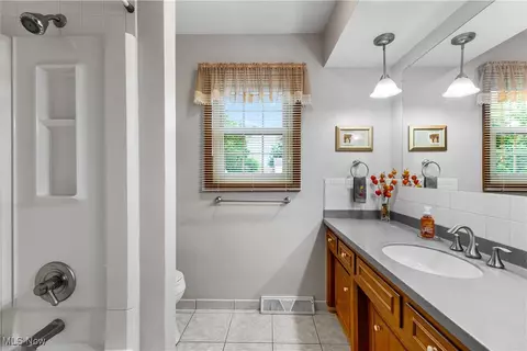Bath - 7961 Spartan Dr, Boardman, OH 44512 photo 3 of 3