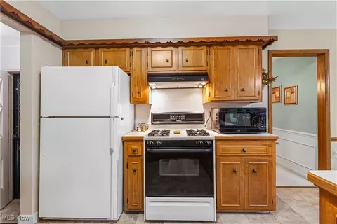 Kitchen - 7961 Spartan Dr, Boardman, OH 44512 photo 2 of 3
