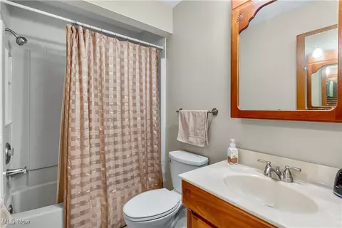 Bath - 7961 Spartan Dr, Boardman, OH 44512 photo 2 of 3