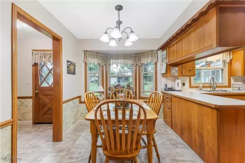 Dining - 7961 Spartan Dr, Boardman, OH 44512 photo 4 of 5