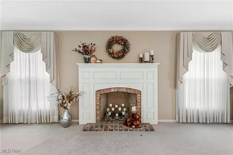 Living - 7961 Spartan Dr, Boardman, OH 44512 photo 3 of 5