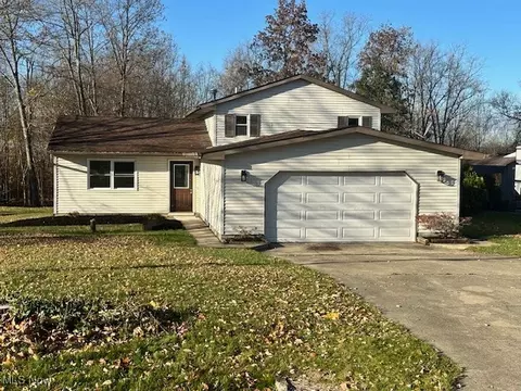 9237 Olga St, Streetsboro, OH 44241