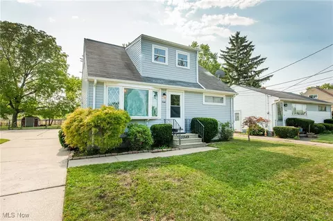 5949 Westbrook Dr, Brook Park, OH 44142