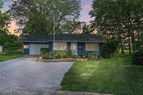 15 Johnson Dr, New London, OH 44851