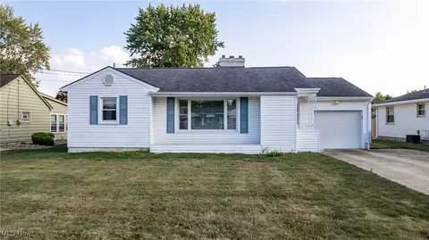 2110 Beechwood St NE, Warren, OH 44483