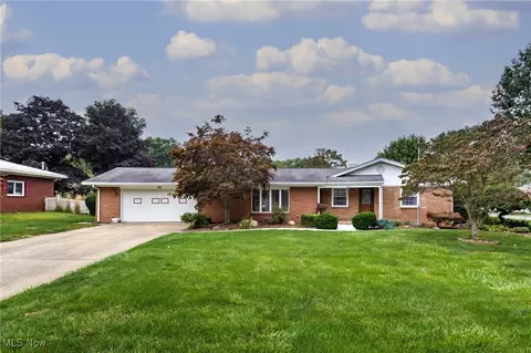 425 Edgewood Dr, Columbiana, OH 44408