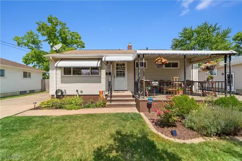 16252 Hocking Blvd, Brook Park, OH 44142