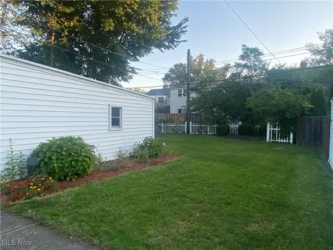 56 E 219th St, Euclid, OH 44123 photo 9