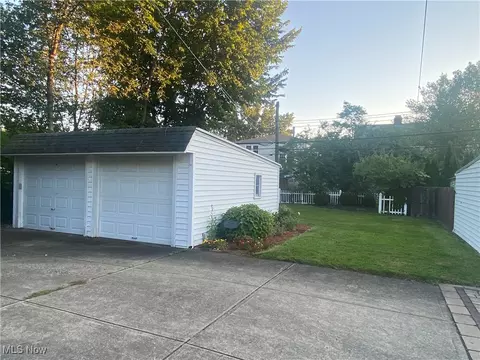 56 E 219th St, Euclid, OH 44123 photo 4