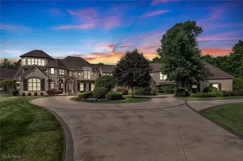 9463 Little Mountain Rd, Kirtland Hills, OH 44060