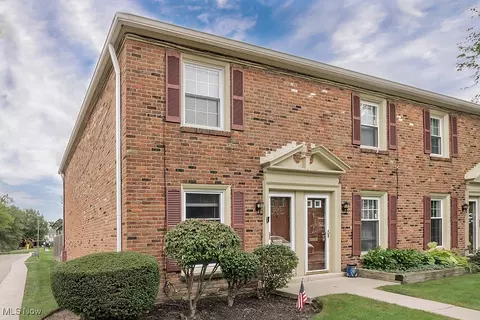 5840 Spotswood Dr, Lyndhurst, OH 44124