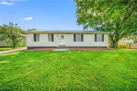 5738 Furnace Rd, Conneaut, OH 44030