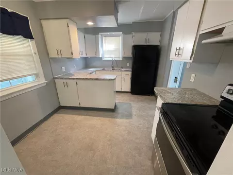 313 E 214th St, Euclid, OH 44123 photo 10
