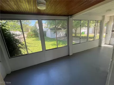 313 E 214th St, Euclid, OH 44123 photo 11
