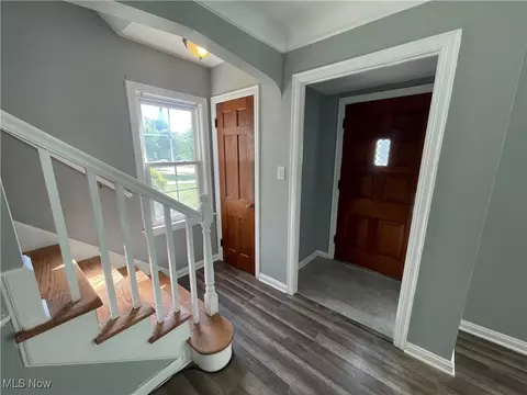 313 E 214th St, Euclid, OH 44123 photo 4