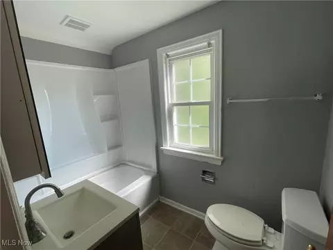 313 E 214th St, Euclid, OH 44123 photo 13