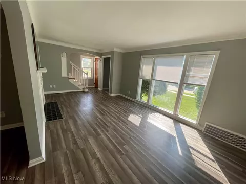 313 E 214th St, Euclid, OH 44123 photo 5
