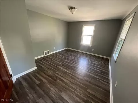 313 E 214th St, Euclid, OH 44123 photo 17