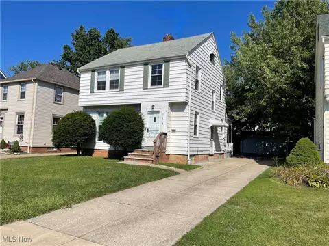 313 E 214th St, Euclid, OH 44123 photo 2