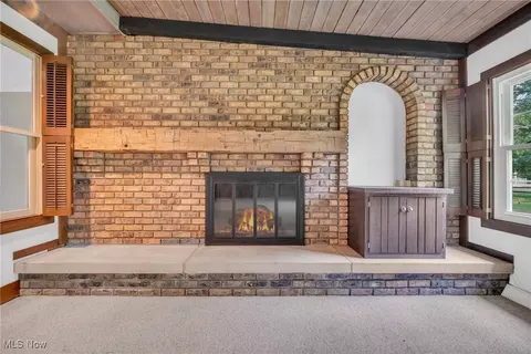 Living - 822 Washington Ave, Elyria, OH 44035 photo 3 of 5