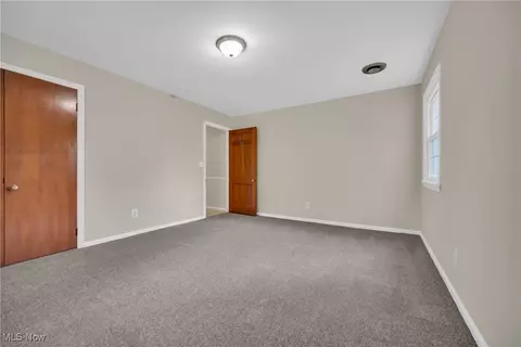 Bedroom - 822 Washington Ave, Elyria, OH 44035 photo 4 of 10