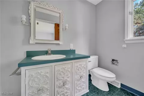Bath - 822 Washington Ave, Elyria, OH 44035 photo 5 of 6