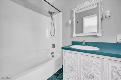 Bath - 822 Washington Ave, Elyria, OH 44035 photo 6 of 6
