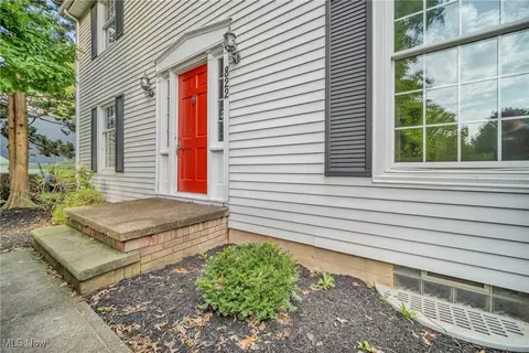 Exterior - 822 Washington Ave, Elyria, OH 44035 photo 3 of 7