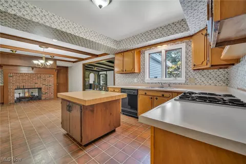 Kitchen - 822 Washington Ave, Elyria, OH 44035 photo 1 of 4