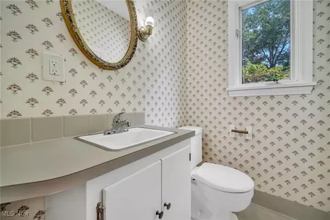 Bath - 822 Washington Ave, Elyria, OH 44035 photo 1 of 6