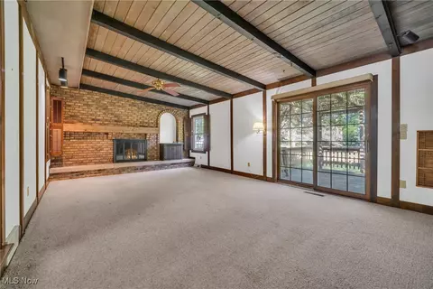 Living - 822 Washington Ave, Elyria, OH 44035 photo 1 of 5