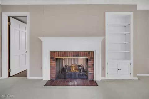 Living - 822 Washington Ave, Elyria, OH 44035 photo 4 of 5