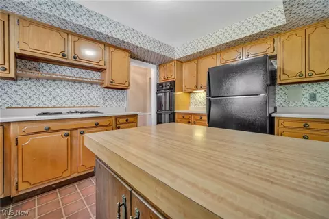 Kitchen - 822 Washington Ave, Elyria, OH 44035 photo 4 of 4