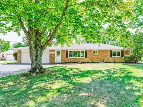 1458 Laurel Dr, Macedonia, OH 44056