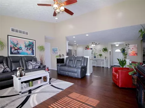 4627 Fields Way, Lorain, OH 44053 photo 4