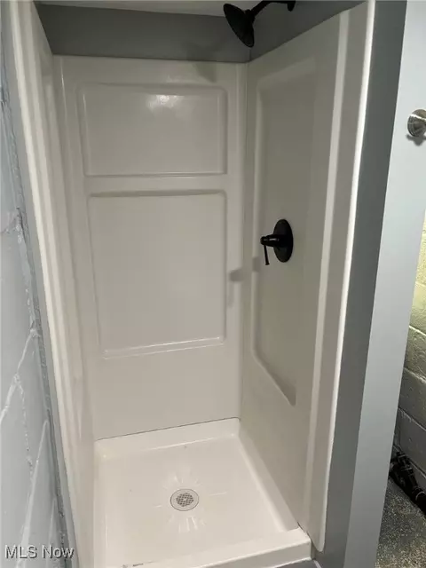 Bath - 1225 Ford Ct NW, Canton, OH 44708 photo 4 of 4