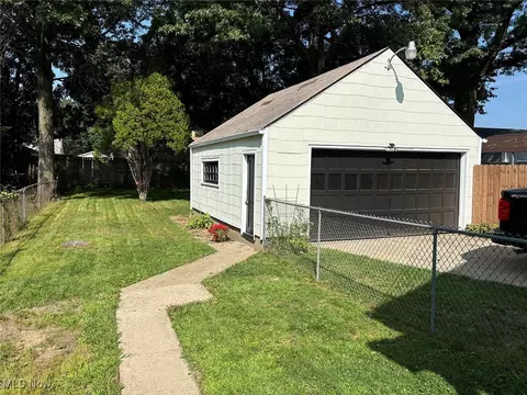 Exterior - 1225 Ford Ct NW, Canton, OH 44708 photo 2 of 6