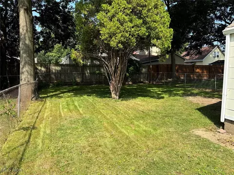 Exterior - 1225 Ford Ct NW, Canton, OH 44708 photo 5 of 6