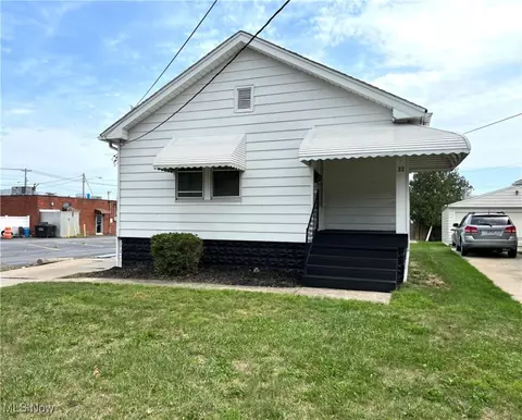 20 Sector Dr, Bedford, OH 44146
