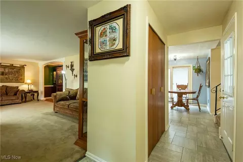 107 Devonshire Ct, Elyria, OH 44035 photo 2