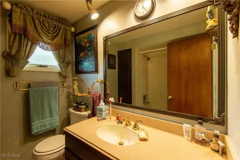 107 Devonshire Ct, Elyria, OH 44035 photo 24
