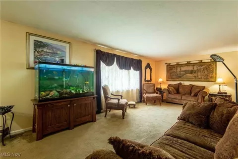 107 Devonshire Ct, Elyria, OH 44035 photo 4