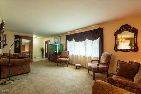 107 Devonshire Ct, Elyria, OH 44035 photo 5