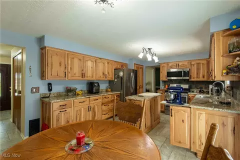 107 Devonshire Ct, Elyria, OH 44035 photo 11