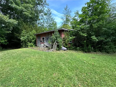 4937 Blakeslee St, Ashtabula, OH 44004 photo 2